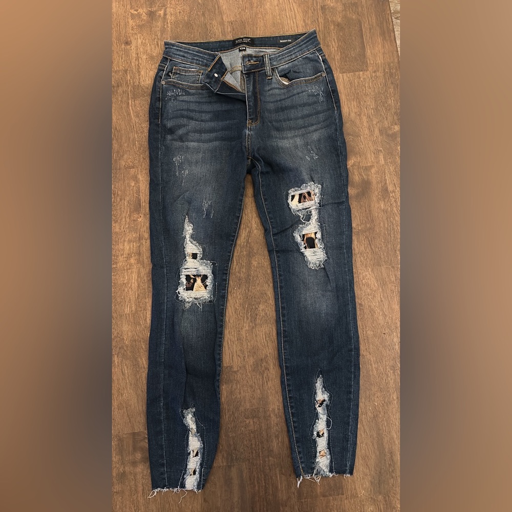 Judy Blue Skinny Jeans ft. Leopard Peekaboo!